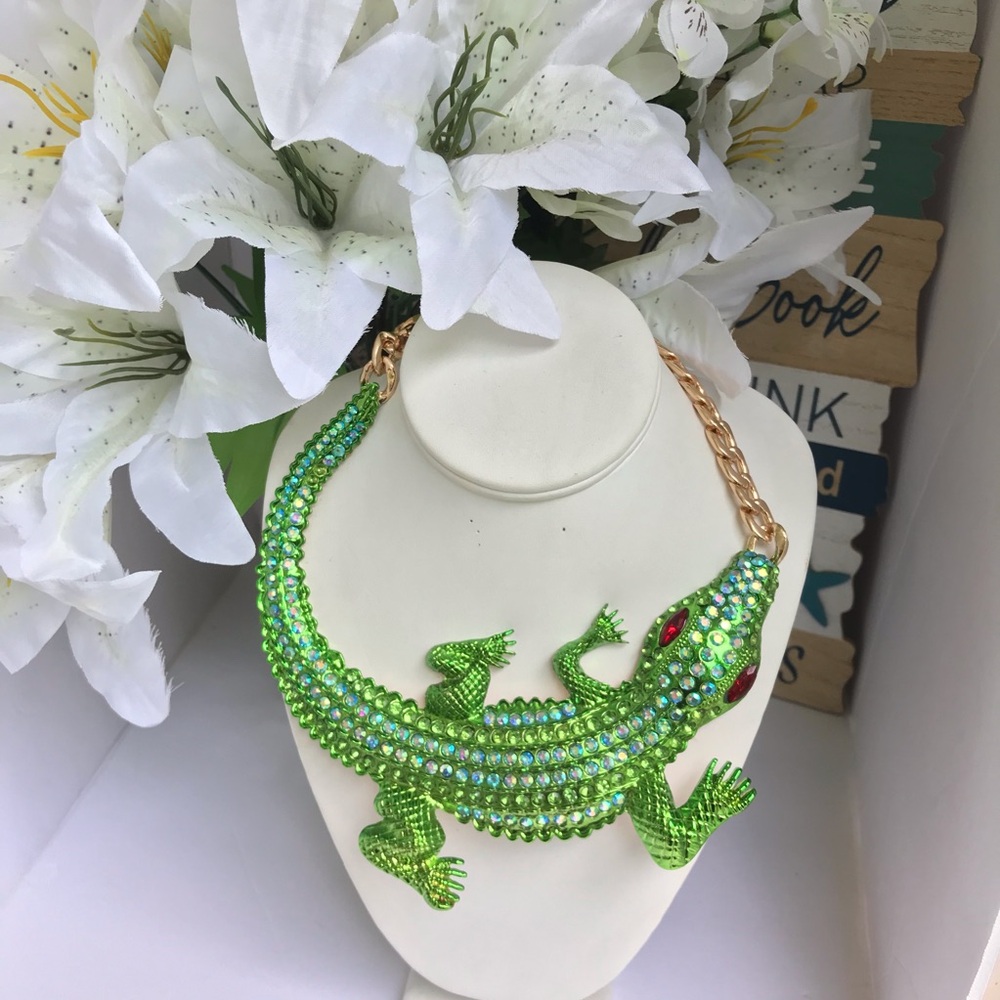 STATEMENT NECKLACE - Picture 9 of 15